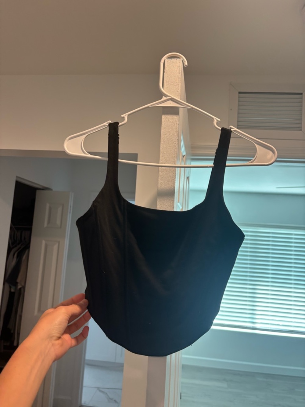 ReoRia Black Square Neck Cropped Tank